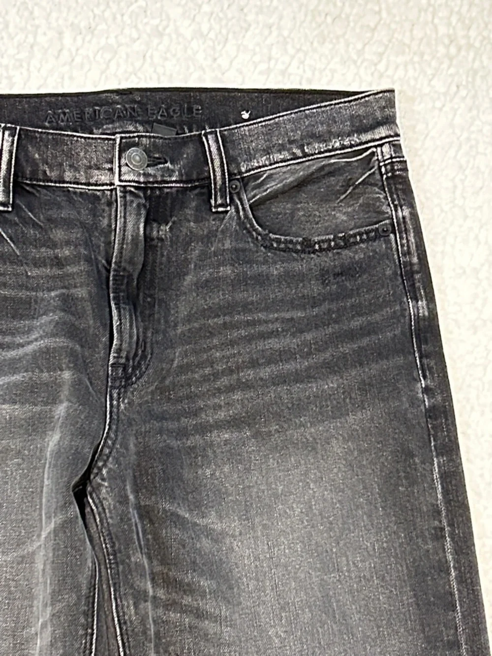 American Eagle Black Ex Boyfriend Jeans sz 2 Strigid Distressed Denim Black Wash